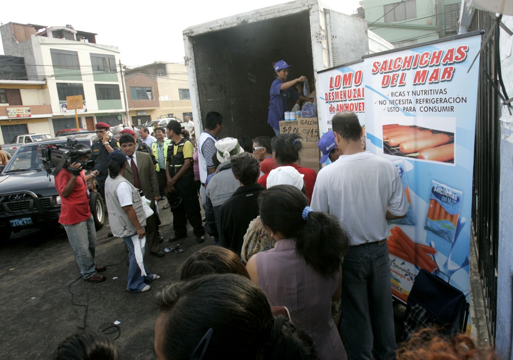 Venta de jurel a sol y anchoveta en mercado Villa Victoria en Surquillo. Foto ANDINA: Juan Carlos Guzmán Negrini.