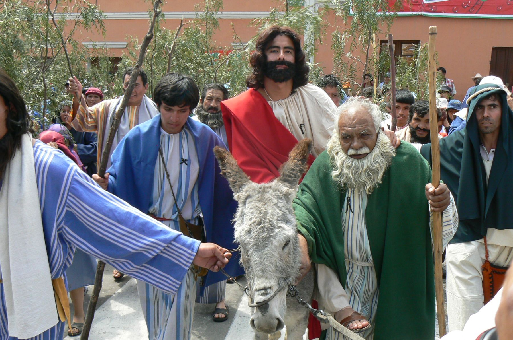 Escenificación de Vía Crucis en distrito de Paucarpata (Arequipa).