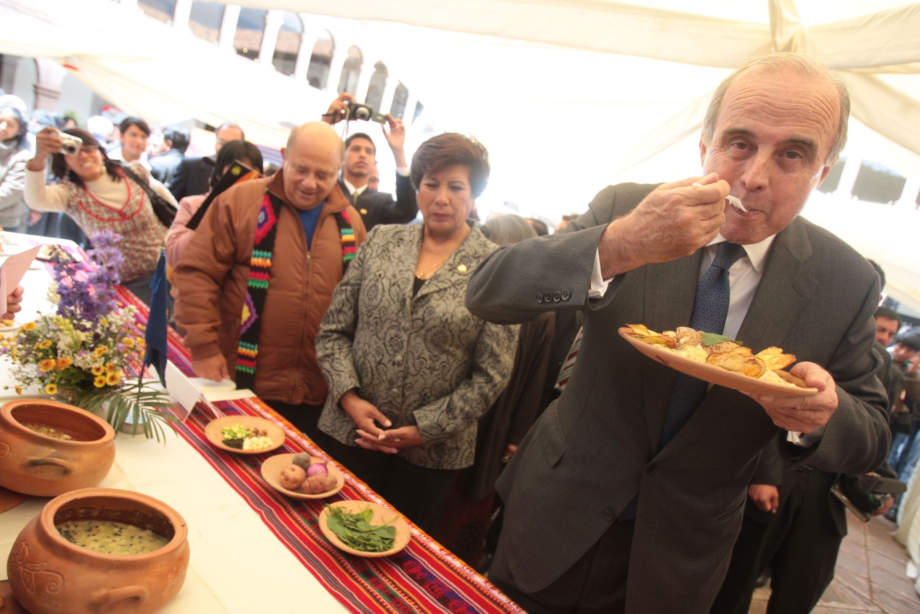 El ministro de Agricultura, Ismael Benavides, inaugura en la ciudad del Cusco la Cumbre Mundial de la Papa .Foto:ANDINA/Carlos Lezama