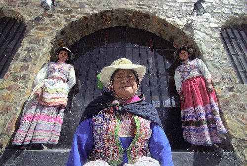 Los hermosos bordados del valle de Colca son Patrimonio Cultural de la Nación. ANDINA/archivo