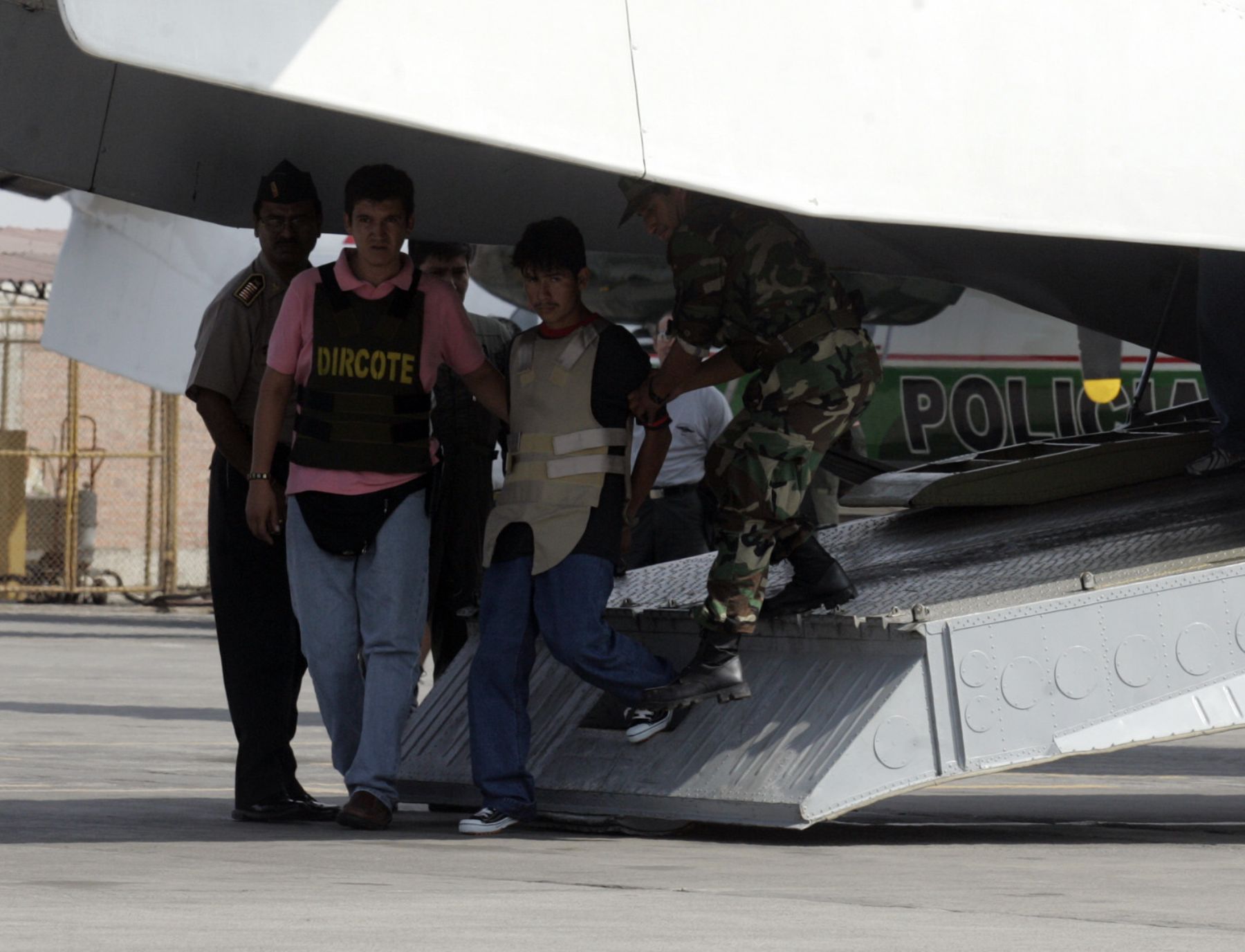 Llegan a Lima presuntos narcoterroristas capturados por la Policia Nacional en el Alto Huallaga. Foto:ANDINA/Juan Carlos Guzmán Negrini.