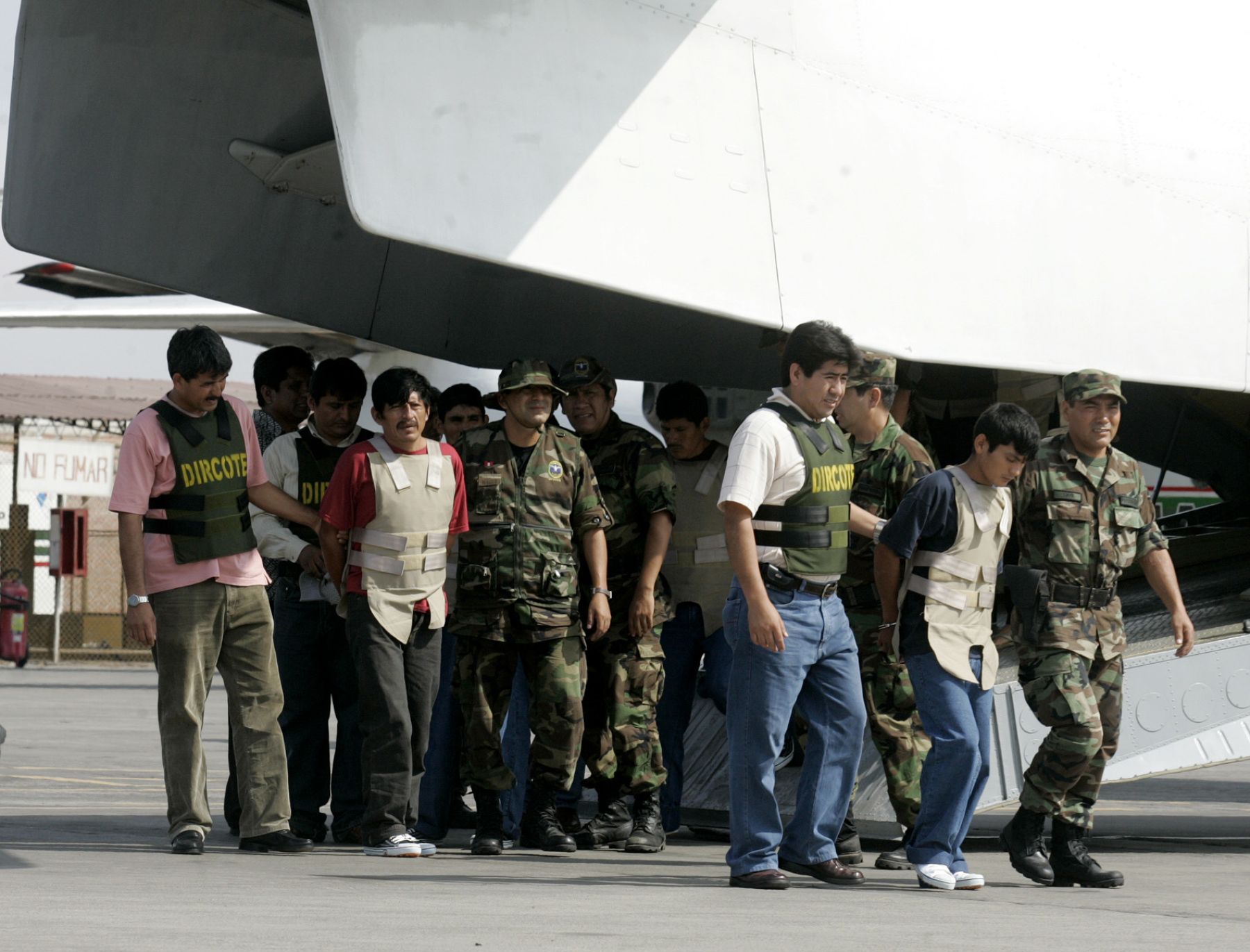Llegan a Lima presuntos narcoterroristas capturados por la Policia Nacional en el Alto Huallaga. Foto:ANDINA/Juan Carlos Guzmán Negrini.