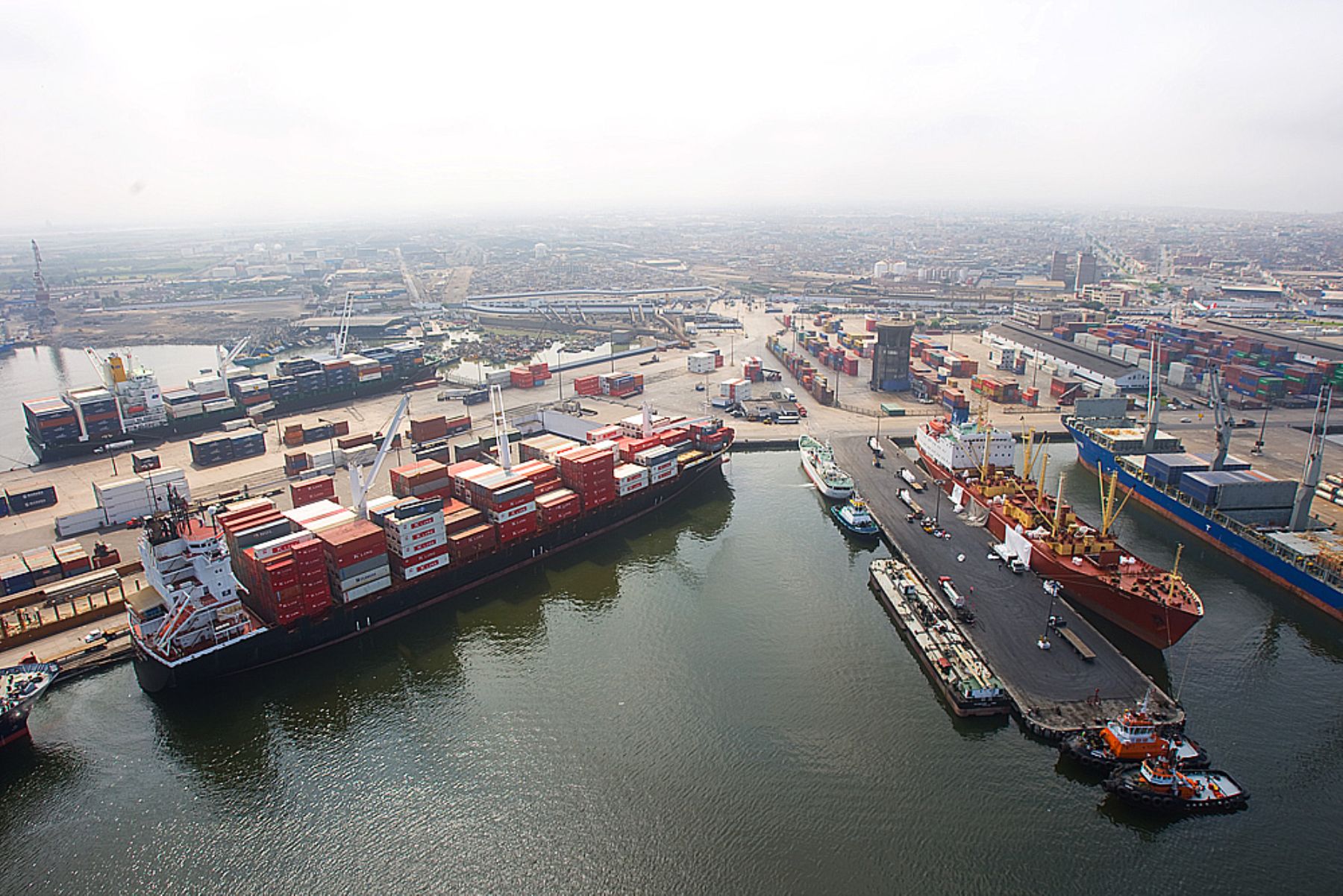 A panoramic view of Callao port facilities. Photo: Carlos Lezama