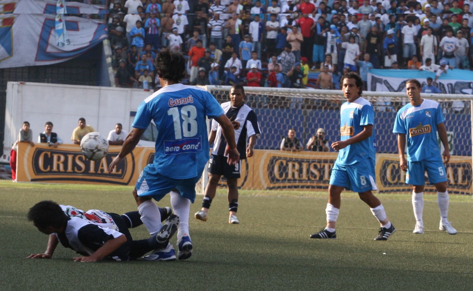 Alianza Lima ante el Sporting Cristal en el Estadio Nacional. Foto: ANDINA/Vidal Tarqui.