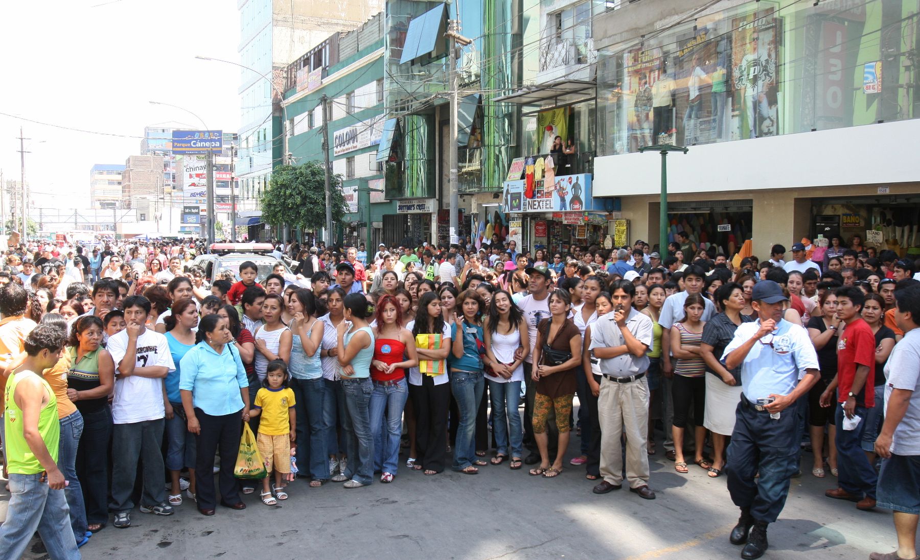 Simulacro de Sismo en el Centro Comercial de  Gamarra en la Victoria.Foto: ANDINA/Norman Cordova