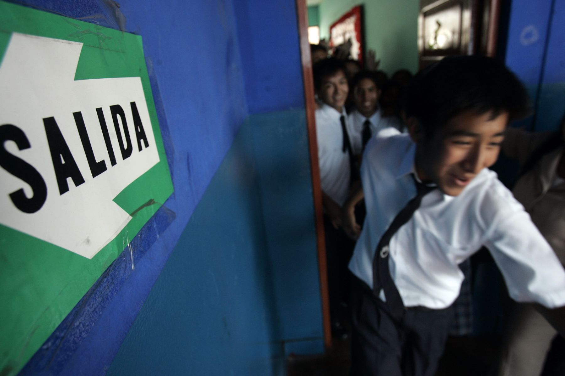 Simulacro de sismo en centro educativo de San Luis dirigido por el viceministro de Educación, Idel Vexler. Foto: ANDINA/Juan Carlos Guzmán Negrini.