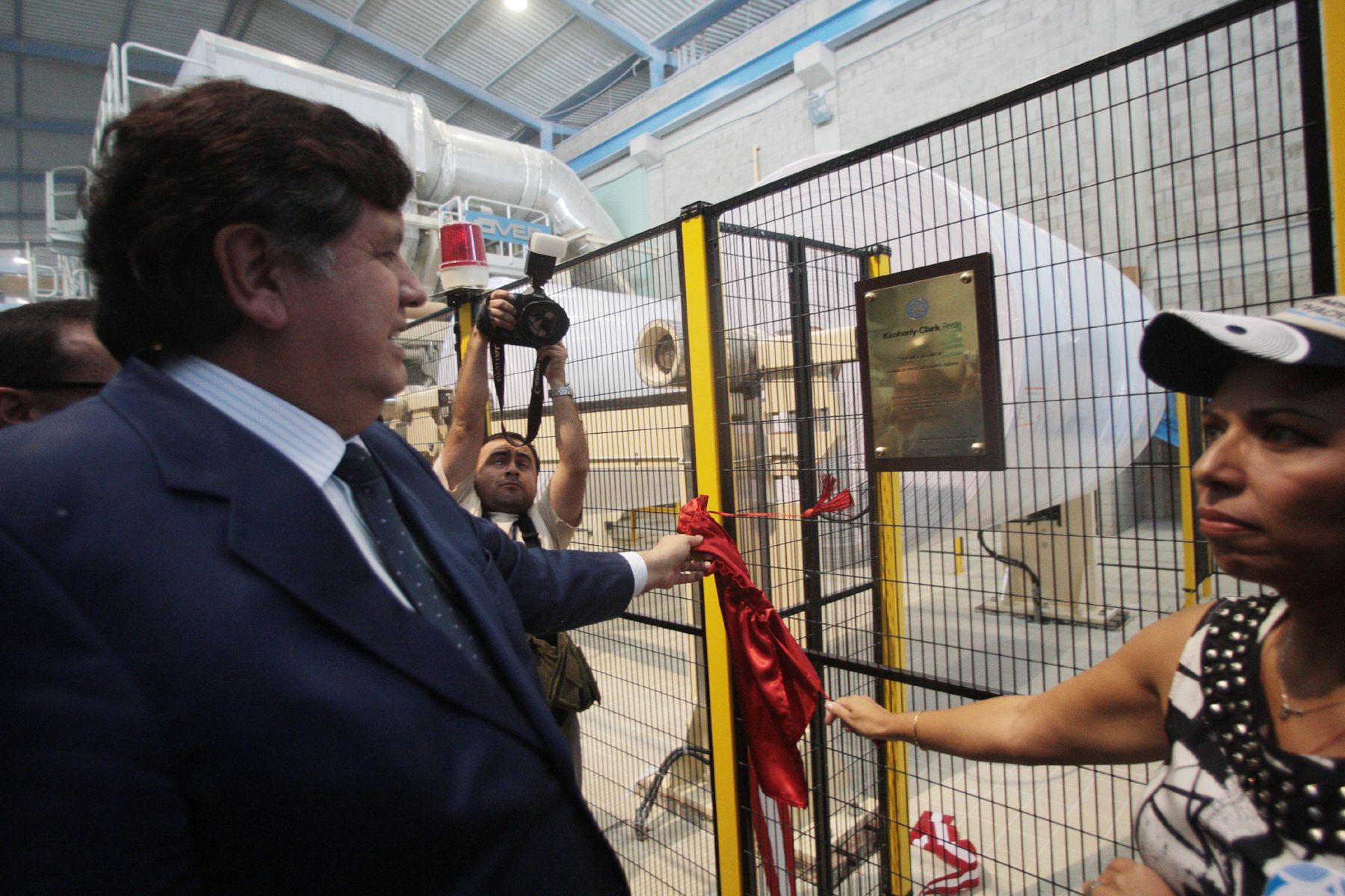 El presidente de la República, Alan García Pérez, inaugura la planta de Kimberly Clark en Puente Piedra.Foto: ANDINA/Carlos Lezama
