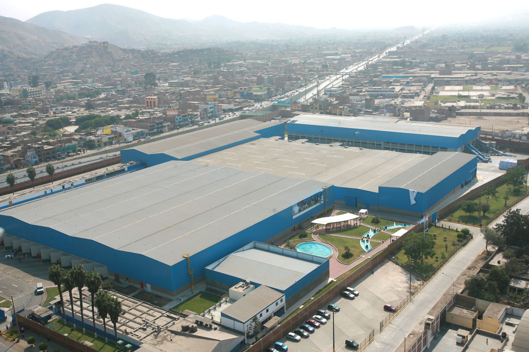 Vista aérea de la empresa Kimberly Clark. Foto: SEPRES/Oscar Farje Gomero.