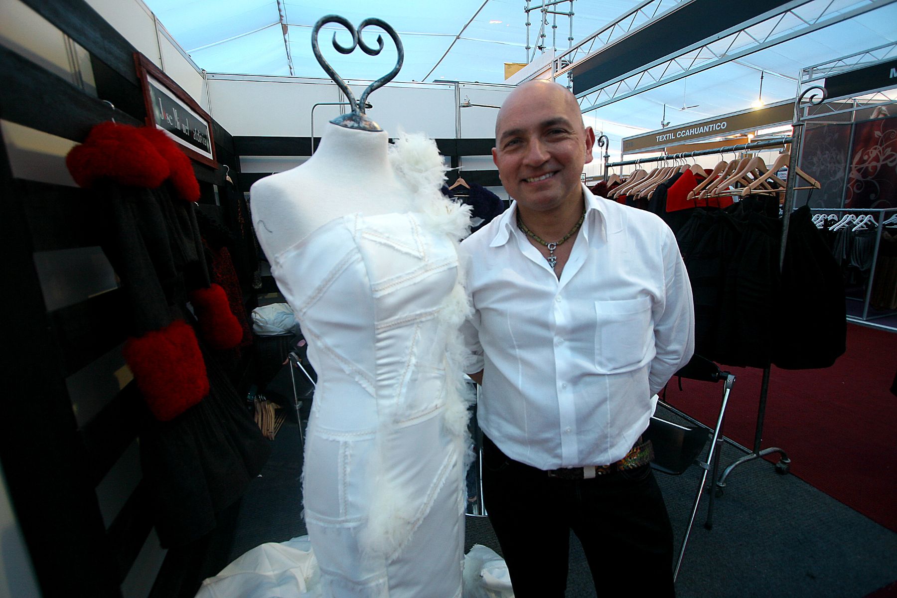 José Miguel Valdivia expone sus diseños en la Feria Internacional de Textiles, Confecciones, Calzado y Joyeria en el Jockey Plaza. Foto: ANDINA / Alberto Orbegoso