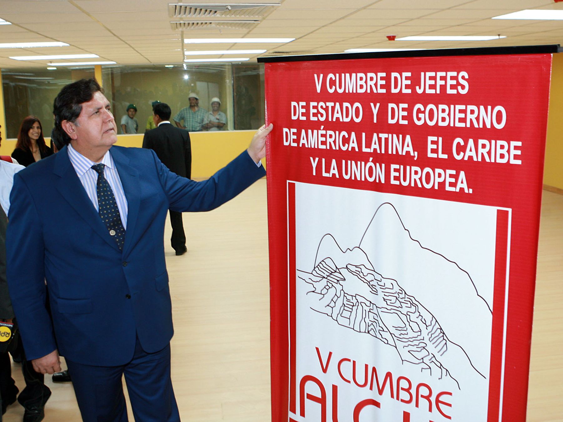 Presidente de la República, Alan García Perez asiste al Museo de la Nación. Foto: Dante Zegarra.