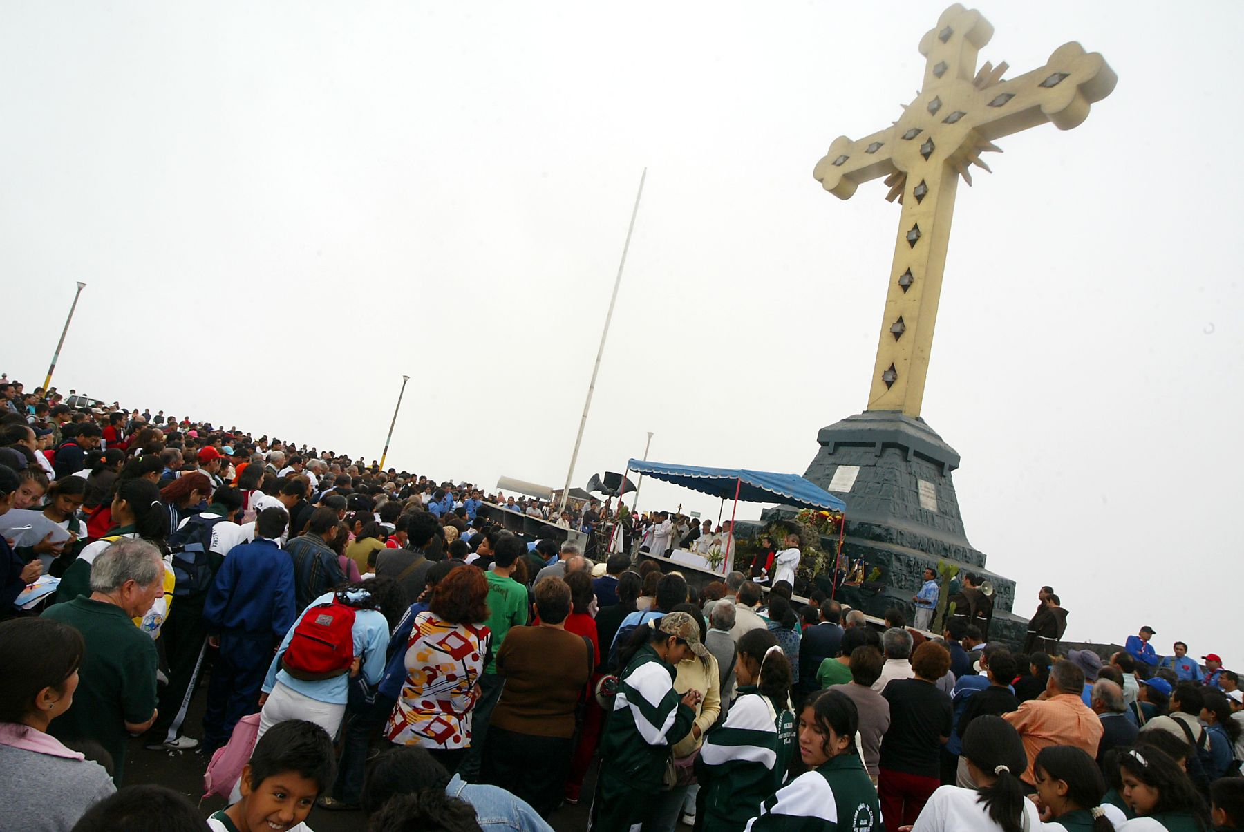 Peregrinos subirán nuevamente al cerro San Cristóbal por Semana Santa. Foto: ANDINA/Rubén Grández