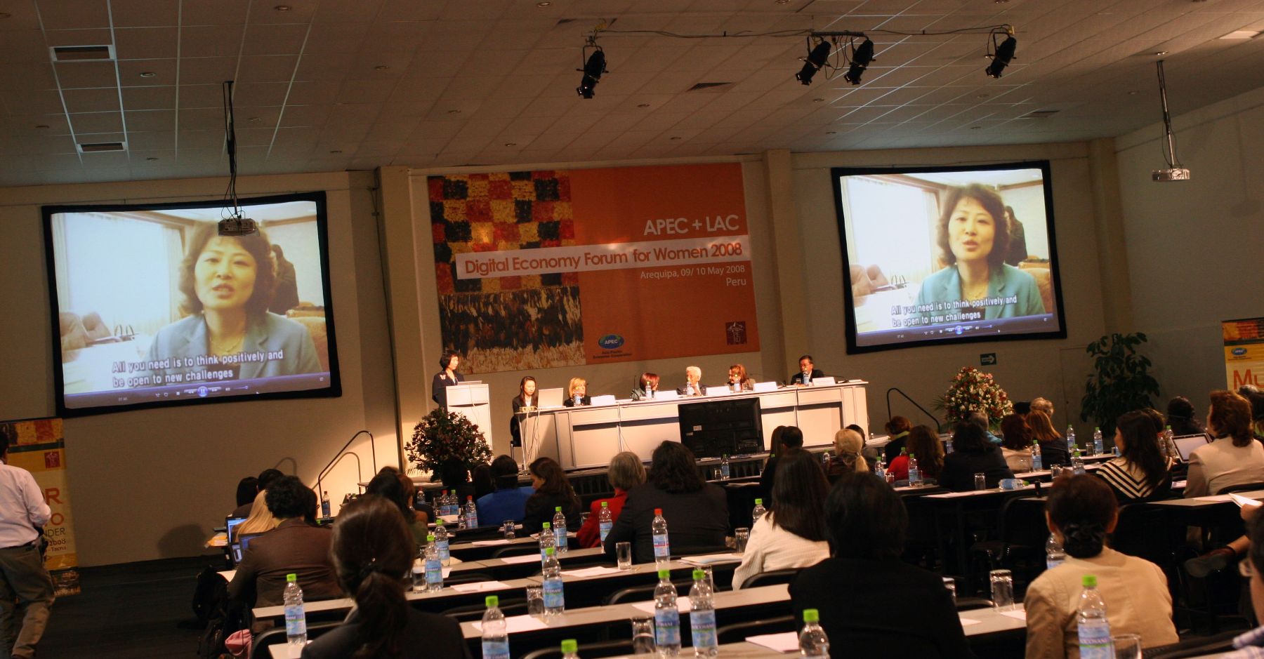 Foro "Mujeres en la Economia Digital" de APEC.2008 en Arequipa. Foto: ANDINA/ Norman Cordova