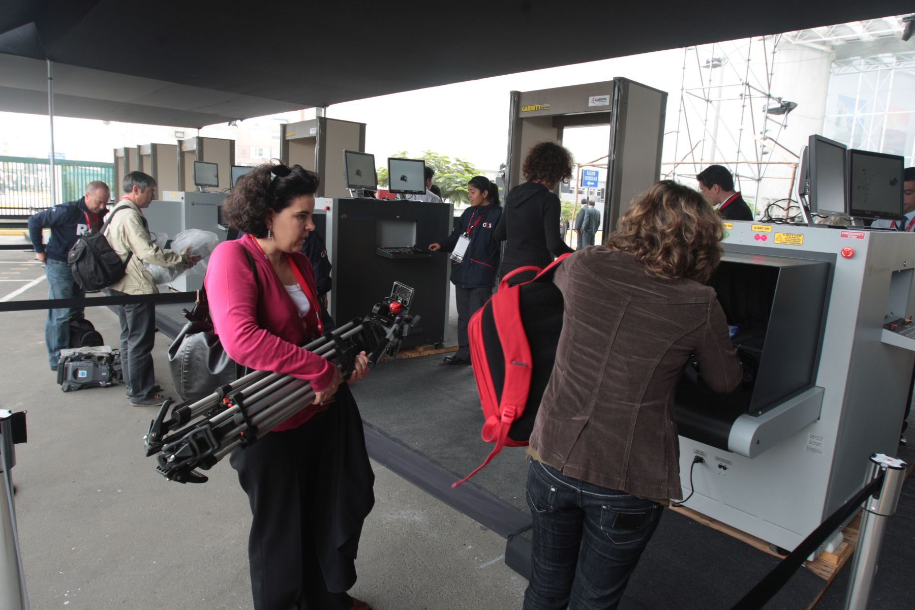 Periodistas de diversas nacionalidades hacen su ingreso a el Centro Internacional de Prensa de la V Cumbre ALC-UE en Lima. Foto:ANDINA/Piero Vargas.