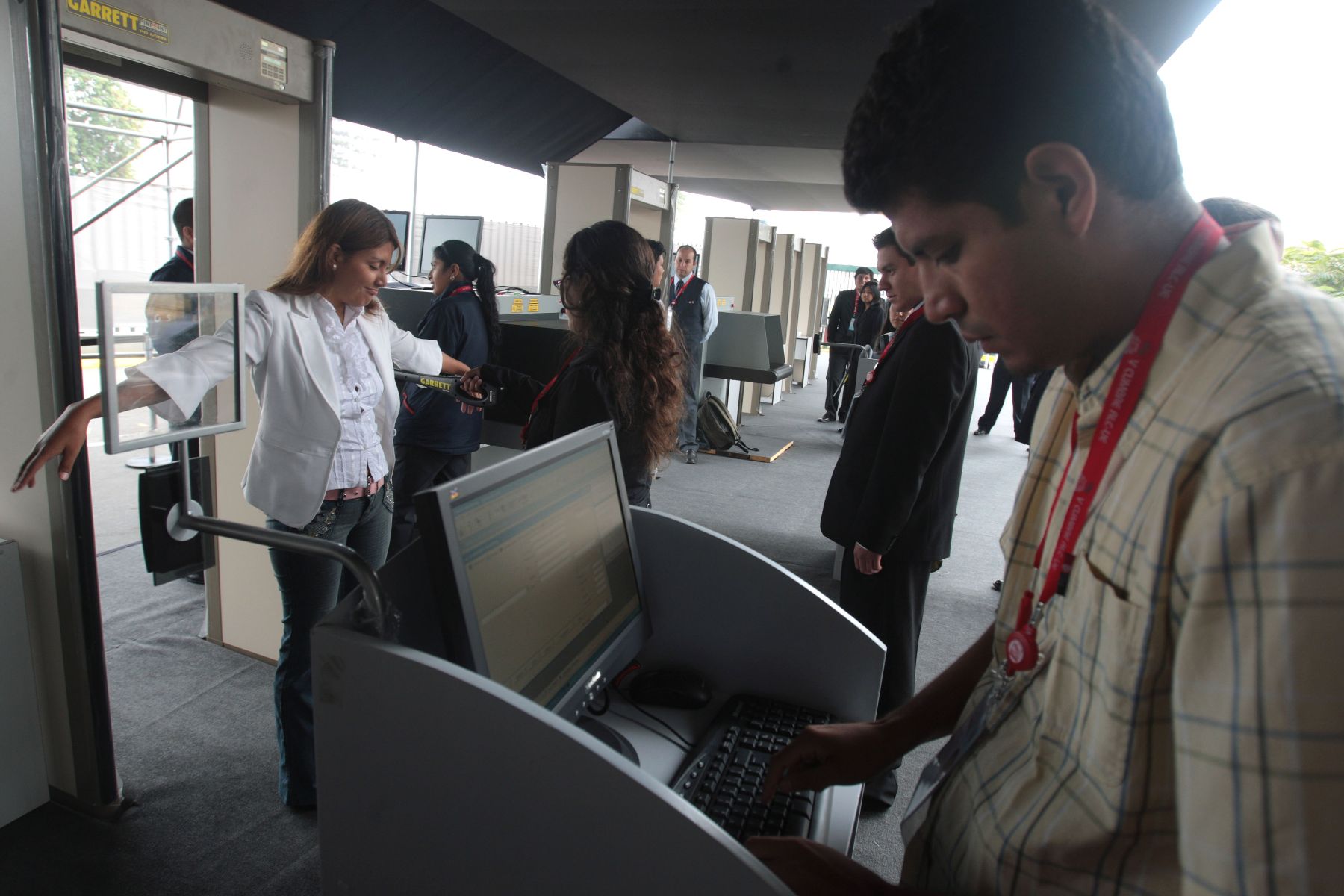 Periodistas de diversas nacionalidades hacen su ingreso a el Centro Internacional de Prensa de la V Cumbre ALC-UE en Lima. Foto:ANDINA/Piero Vargas.