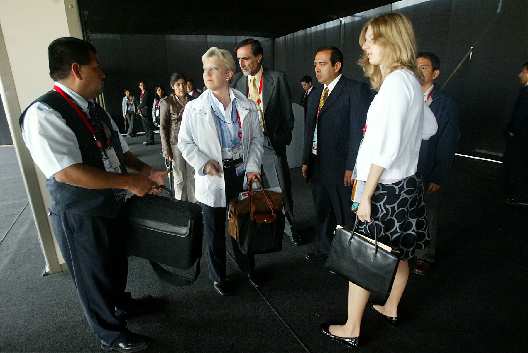 Seguridad para el ingreso al Centro Internacional de Prensa de la V Cumbre ALC-UE en Lima. Foto: ANDINA / Alberto Orbegoso