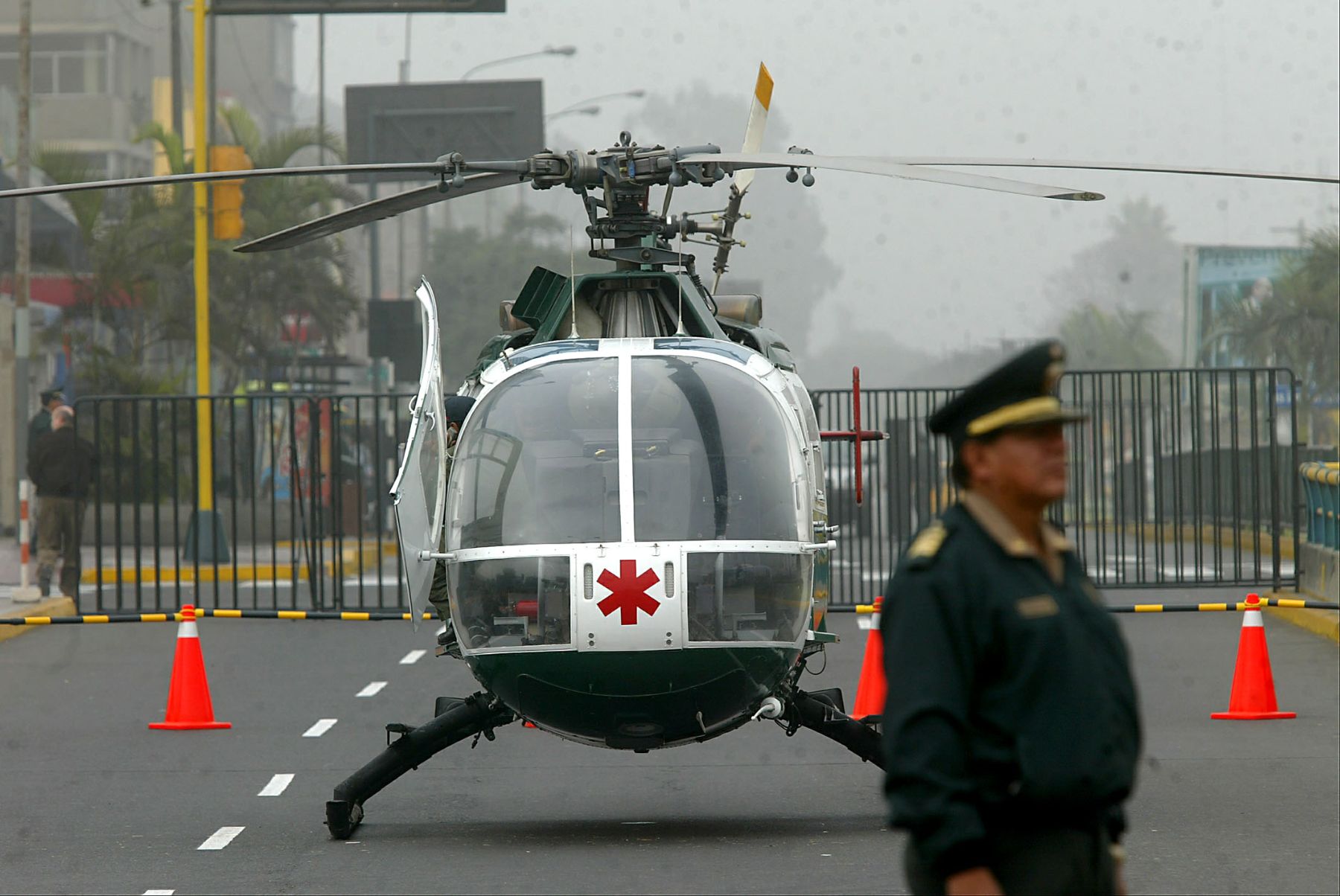 Seguridad extrema en las afueras de la sede principal donde se desarrolla la V Cumbre ALC-UE en San Borja. Foto: ANDINA / Alberto Orbegoso