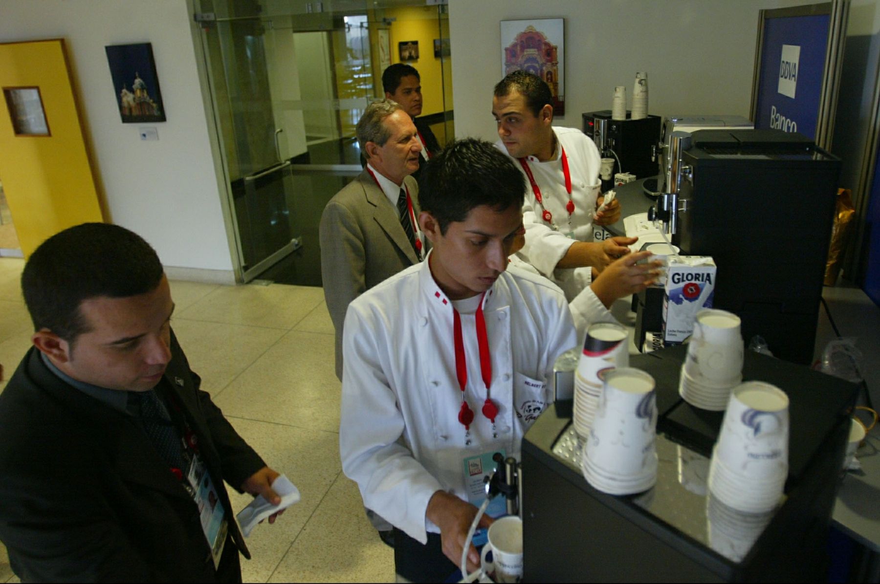 Consesionario de café "Hansa", de Villa Rica, Pasco, ofrece degustación a periodístas e invitados a la V Cumbre ALC-UE. Foto: ANDINA / Alberto Orbegoso