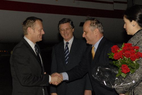 Llegada del primer ministro de la República de Polonia, Donald Tusk, para la V Cumbre de Jefes de Estado y de Gobierno de America Latina, el Caribe y la Unión Europea. Foto: ANDINA/Vidal Tarqui.