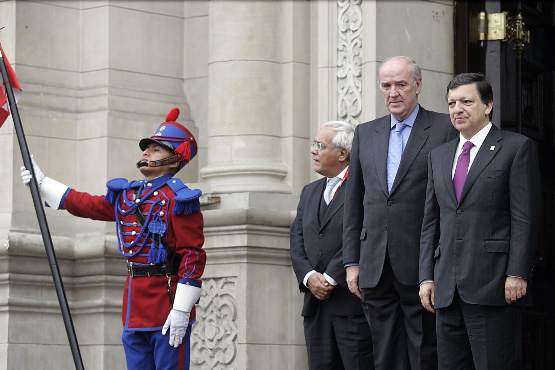 El Presidente de la Comisiòn Europea, Josè Barroso, llegò a Palacio de Gobierno para reunirse con el Presidente del la Prepública, Alan Garcìa. Fue recibido por el Canciller, Josè Antonio Garcìa Belaùnde.Foto:ANDINA/Juan Carlos Guzmàn Negrini.