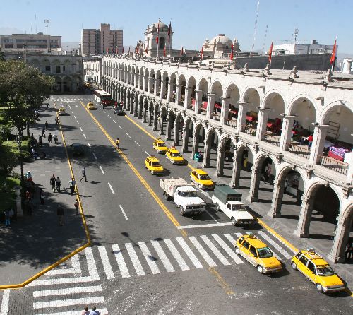 Arequipa sería una de las ciudades afectadas si se promulga la ley aprobada por el Congreso que autoriza los autos colectivos. ANDINA/Norman Córdova