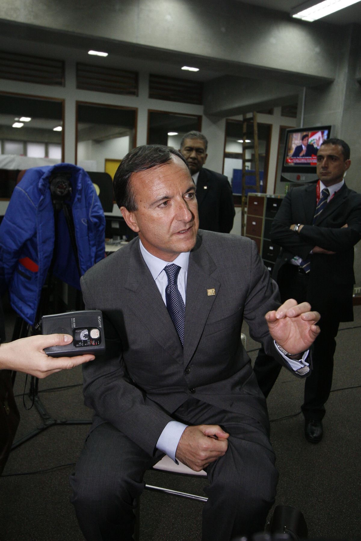 Franco Frattini, Ministro de Relaciones Exteriores de Italia, asiste a la V Cumbre ALC-UE. Foto. ANDINA/Stephanie Zollner