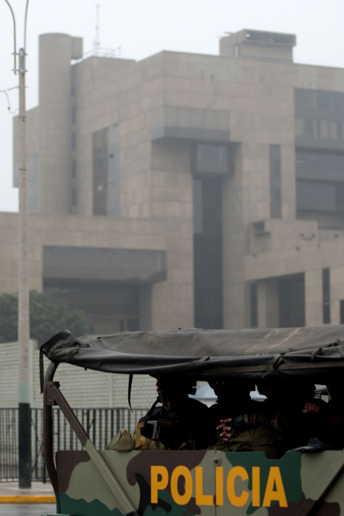 Se extreman medidas de seguridad en las inmediaciones del Museo de la Naciòn. 
Foto: ANDINA/Piero Vargas
