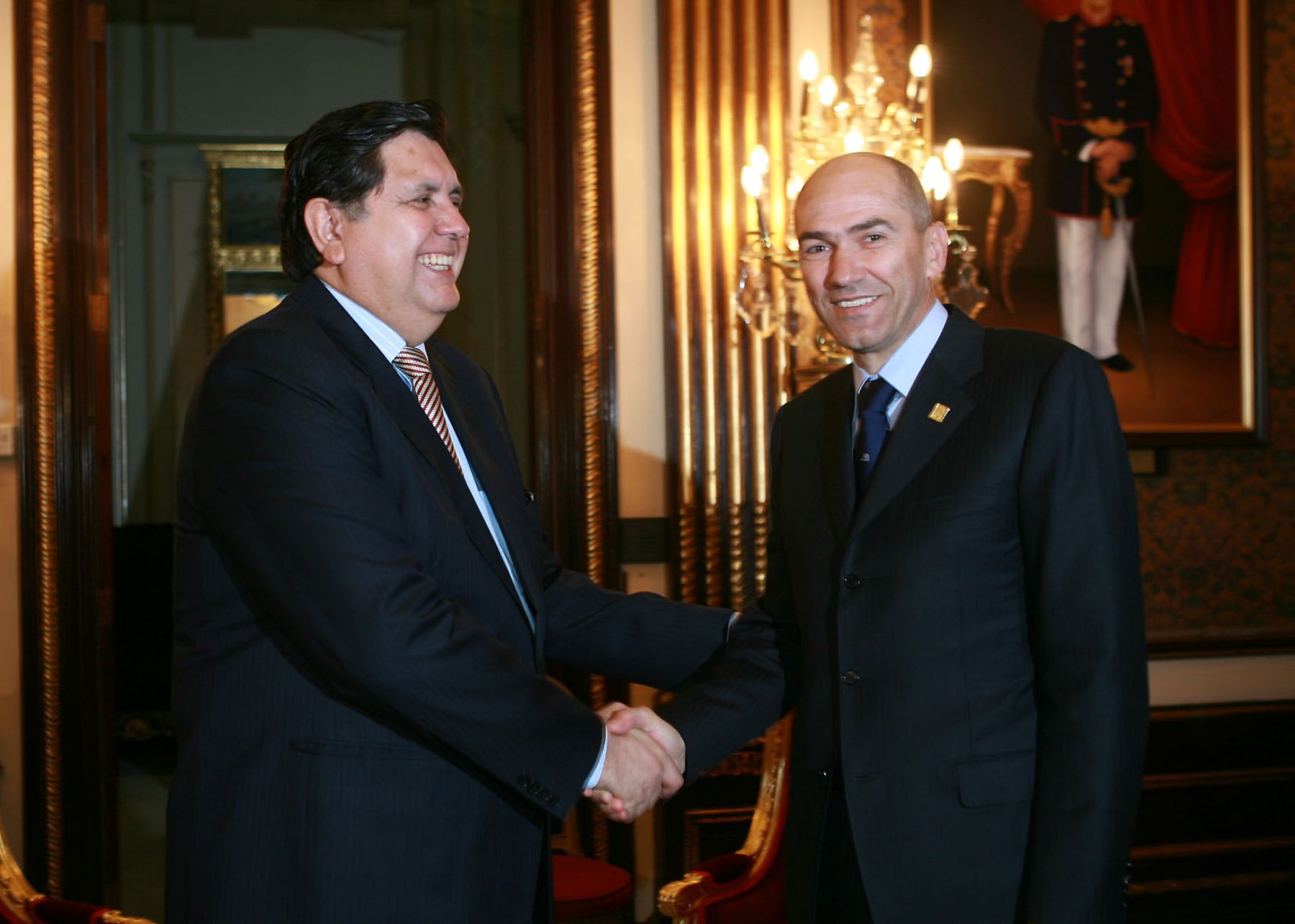 Encuentro bilateral del Presidente Alan García con el Primer Ministro de Eslovenia, Janez Jansa en palalcio de gobierno.Foto:SEPRES/Oscar Farje Gomero.