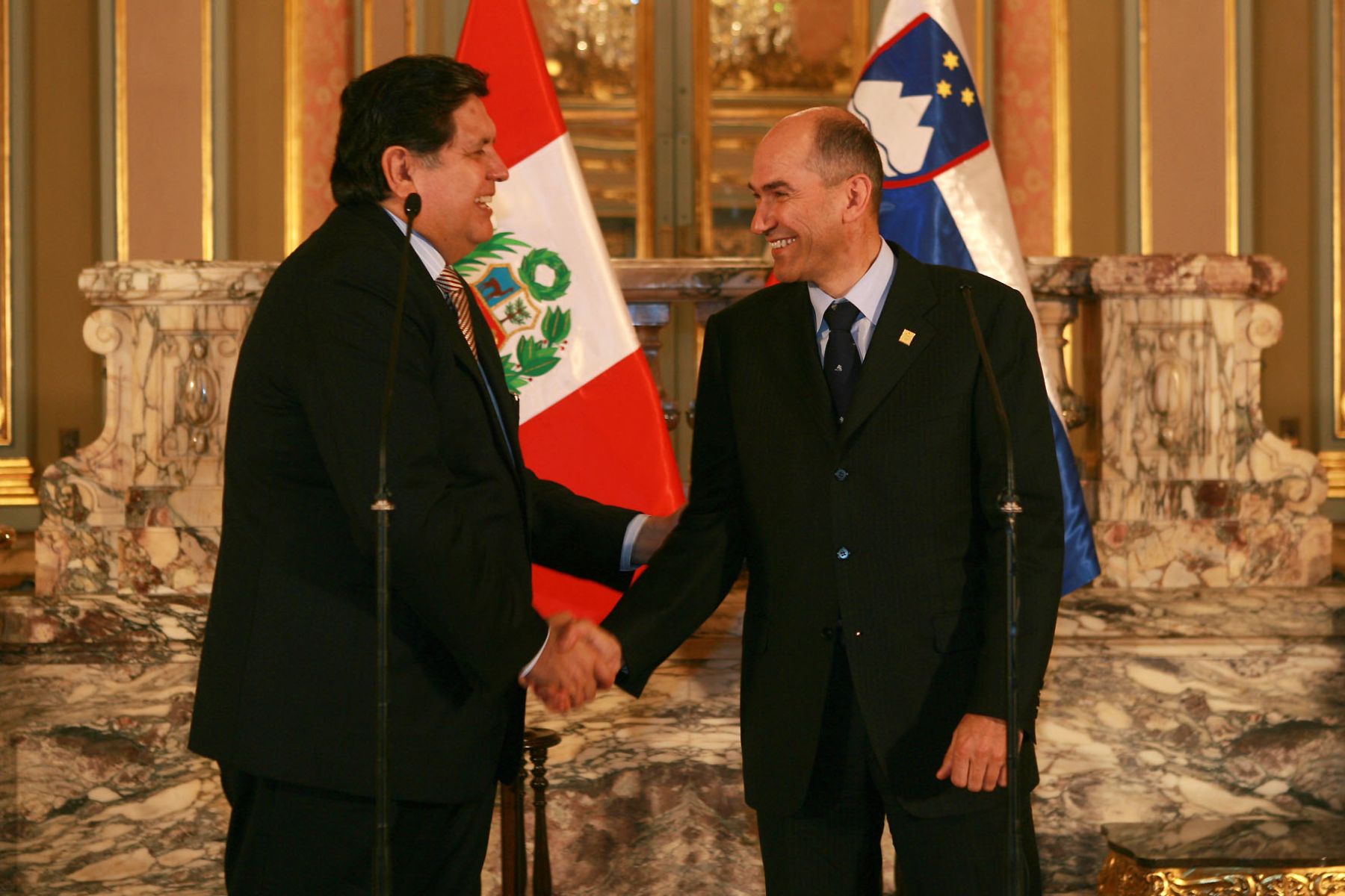 El Presidente Alan García junto con el Primer Ministro de Eslovenia, Janez Jansa declaran a la prensa tras reunión bilateral.Foto:SEPRES/Oscar Farje Gomero.