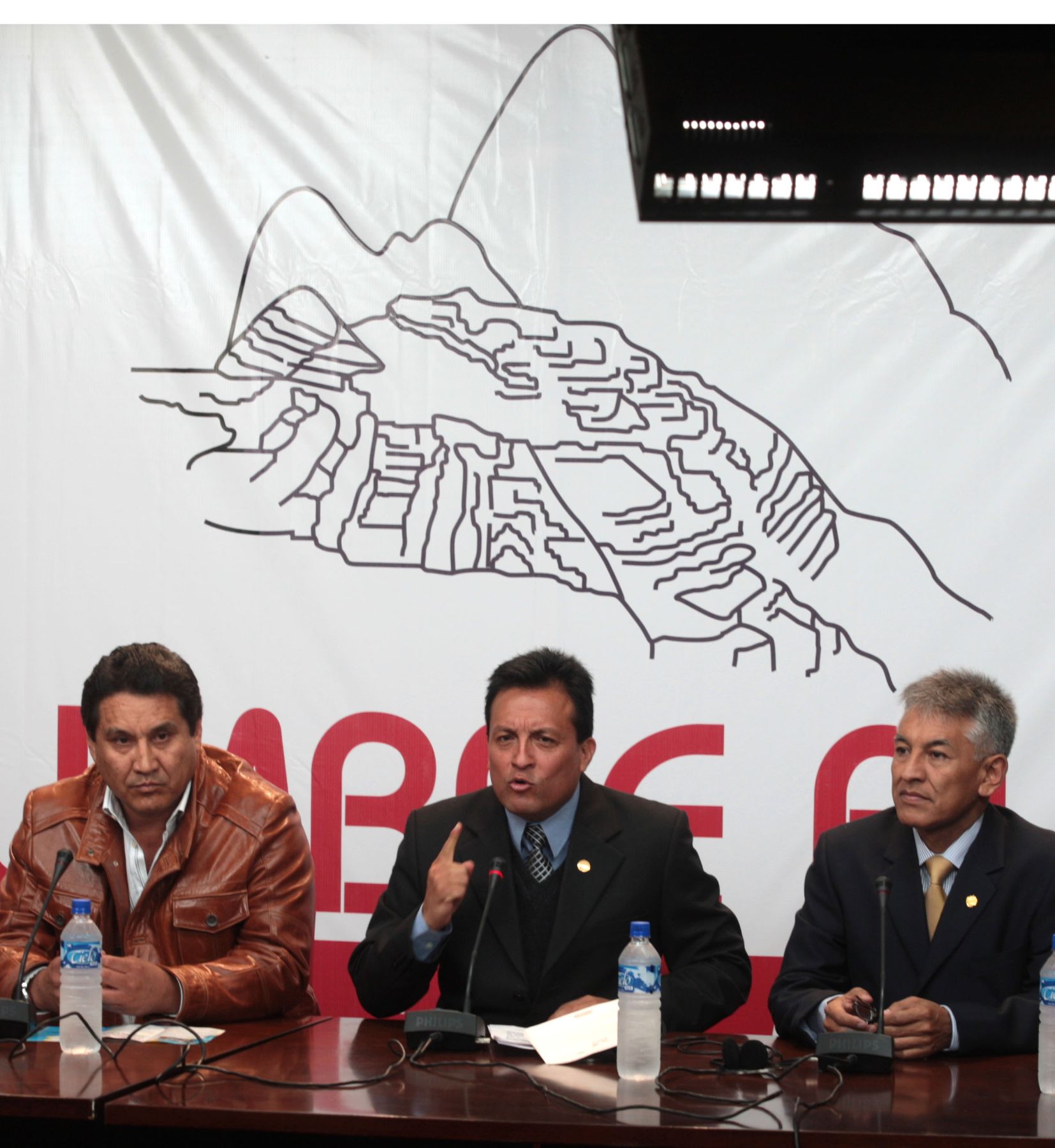 Conferencia de prensa de alcaldes distritales del los distritos de Breña, San Juan de Lurigancho y Villa Marìa del Triunfo. Foto: ANDINA/Piero Vargas.