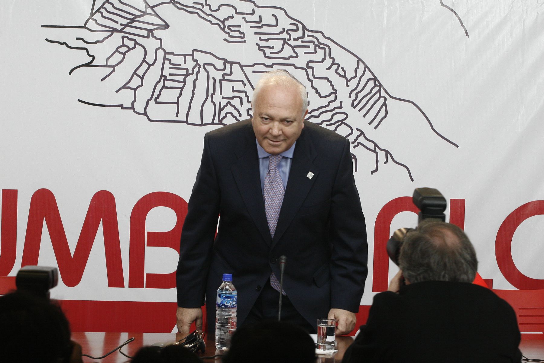 Miguel Angel Moratinos, canciller español, ofrece conferencia de prensa ern el marco de la V Cumbre ALC_UE. Foto. ANDINA/Stephanie Zollner