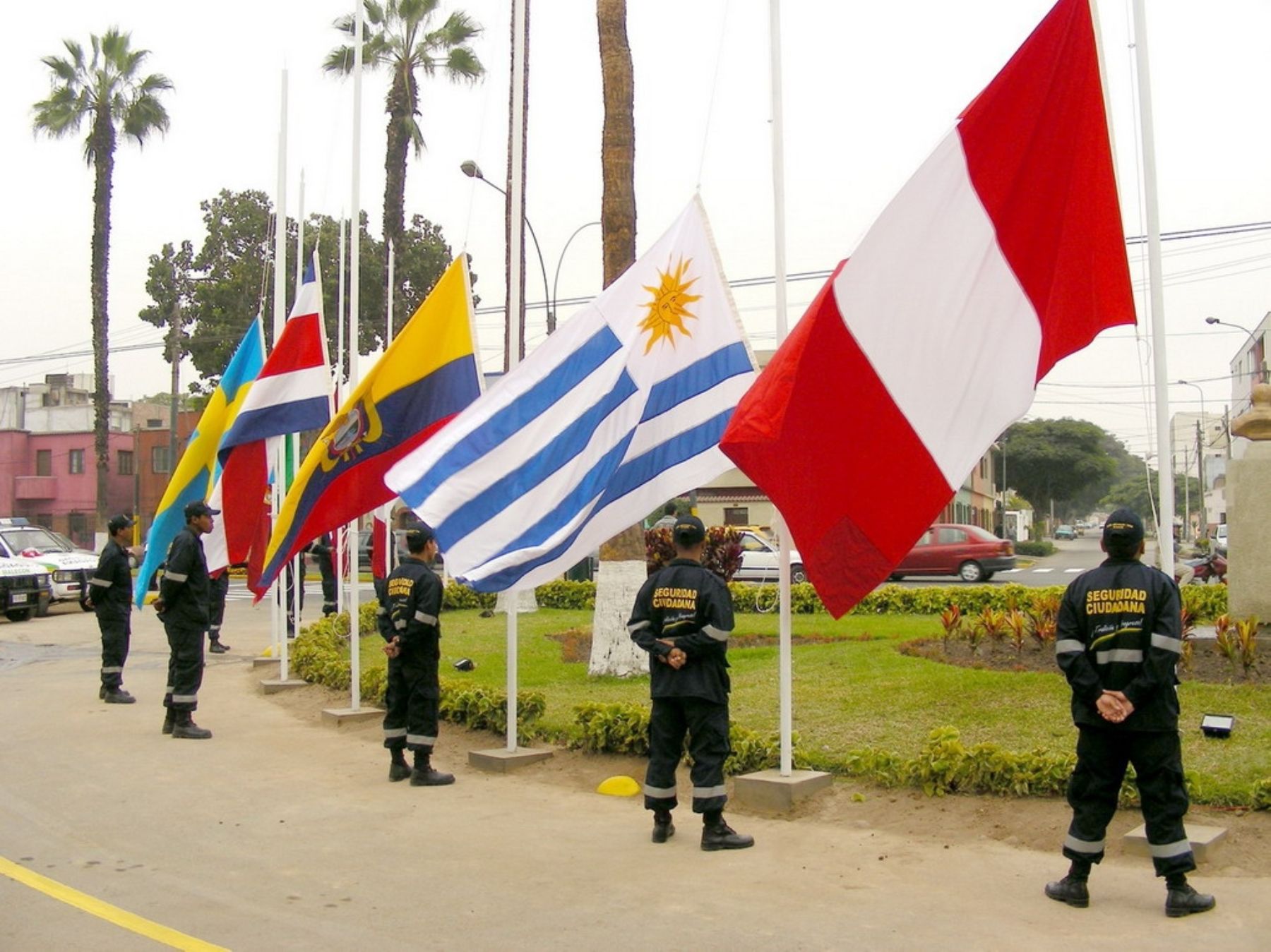 Barranco dio la bienvenida a presidentes visitantes con izamiento de banderas de los países que participan en cumbre ALC-UE. Foto: Andina/Barranco
