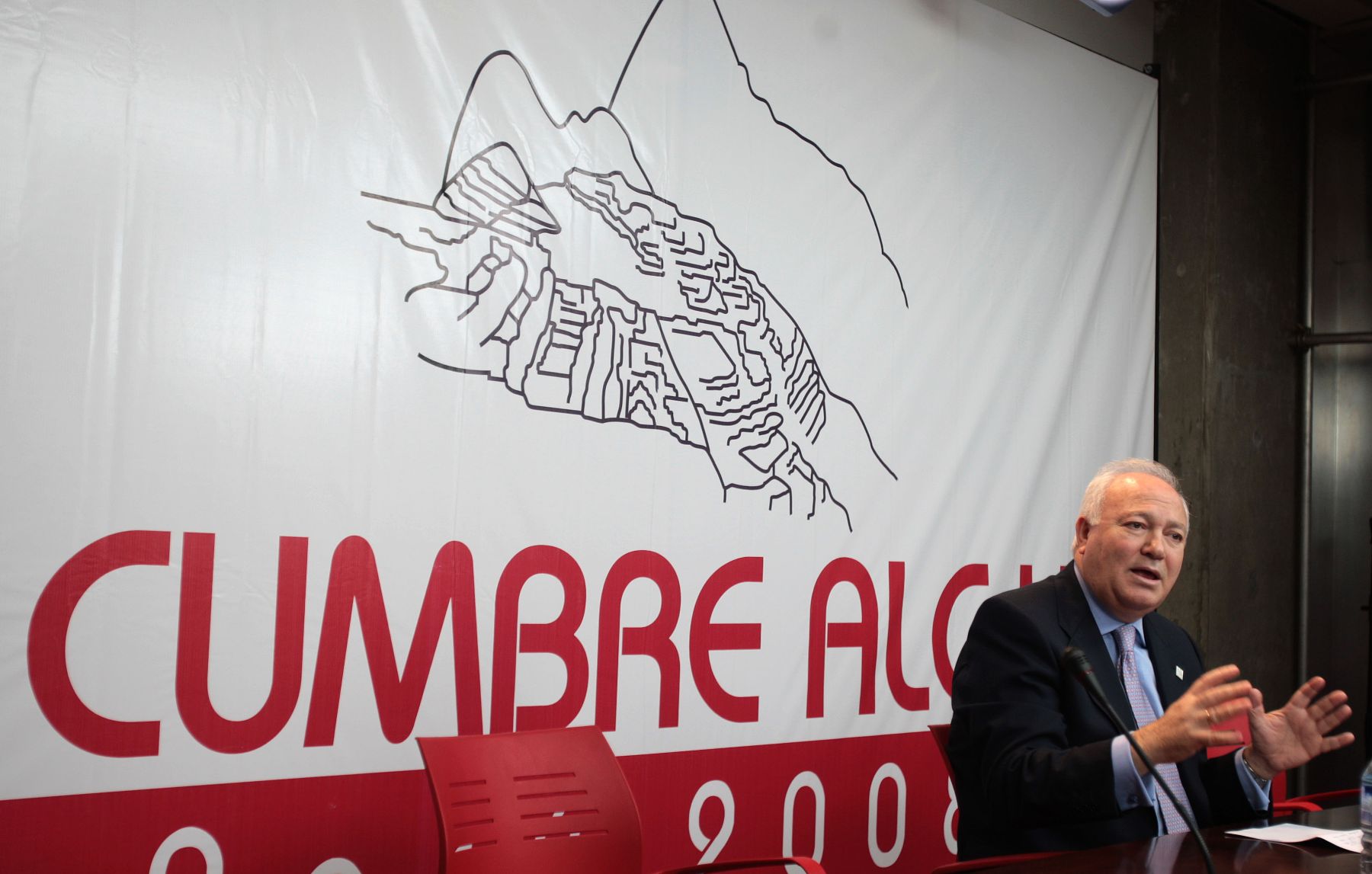 Miguel Angel Moratinos, canciller español, ofrece conferencia de prensa ern el marco de la V Cumbre ALC_UE. Foto. ANDINA/Piero Vargas