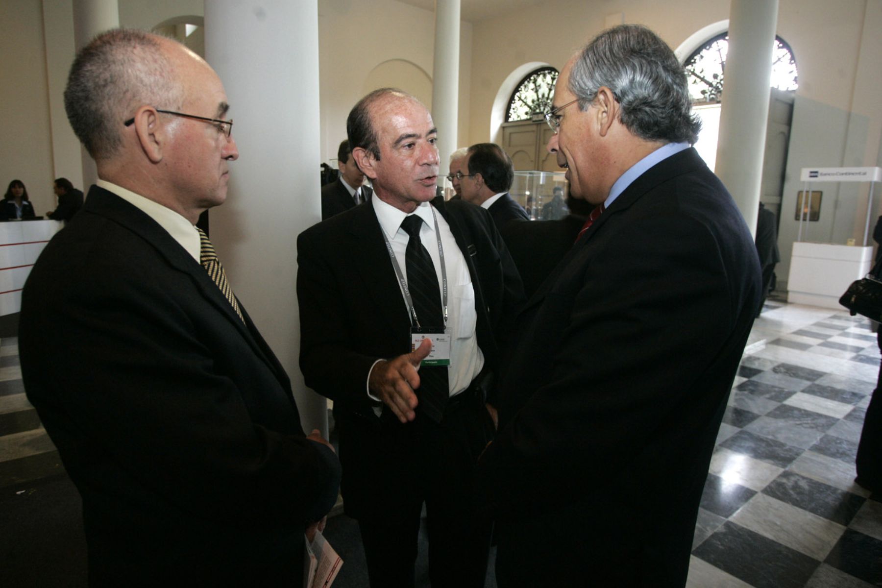 David Lemor junto a empresarios en la II Cumbre Empresarial ALC-UE. Foto: ANDINA/Rafael Cornejo