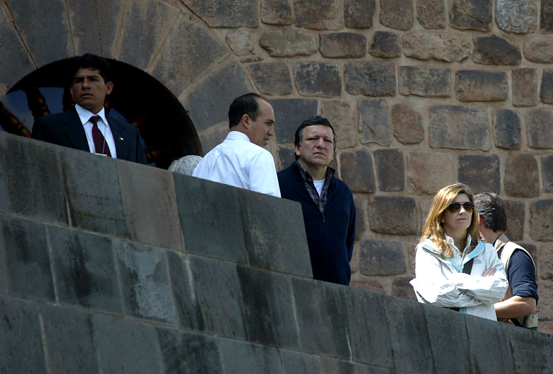 El Presidente de la Unión Europea, José Manuel Barroso, junto a su esposa y delegación visitan el Santuario del Coricancha en ciudad imperial del Cusco. Foto: ANDINA / Alberto Orbegoso