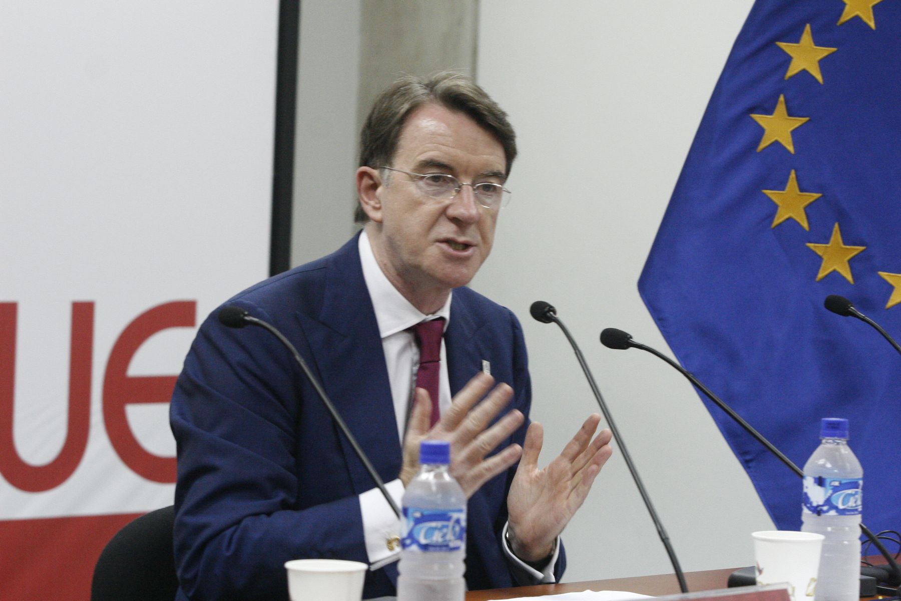 Peter Mandelson, Comisario Europeo de Comercio Exterior, ofrece conferencia de prensa en el marco de las actividades de la V Cumbre ALC-UE. Foto. ANDINA/Stephanie Zollner