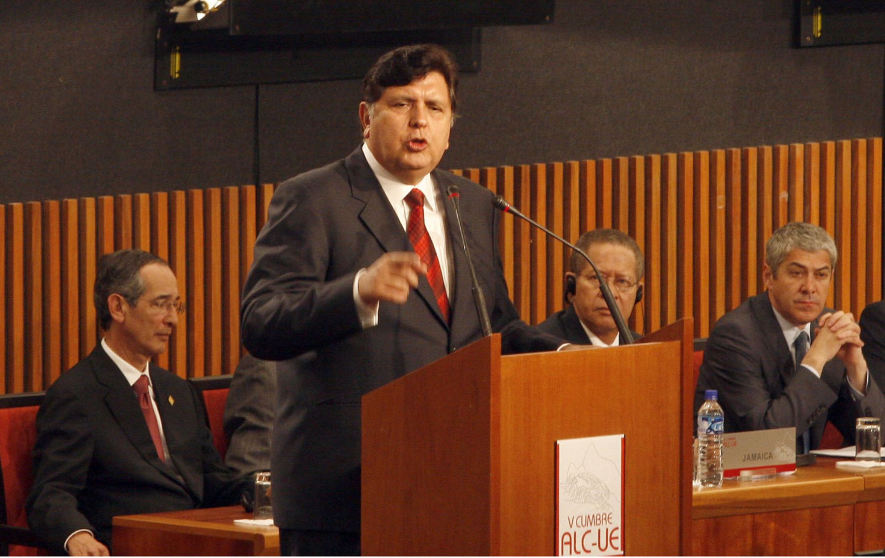 El presidente de la República, Alan García, durante su discurso de apertura de la V Cumbre ALC-UE, en el Museo de la Nación. Foto. ANDINA/Stephanie Zollner.
