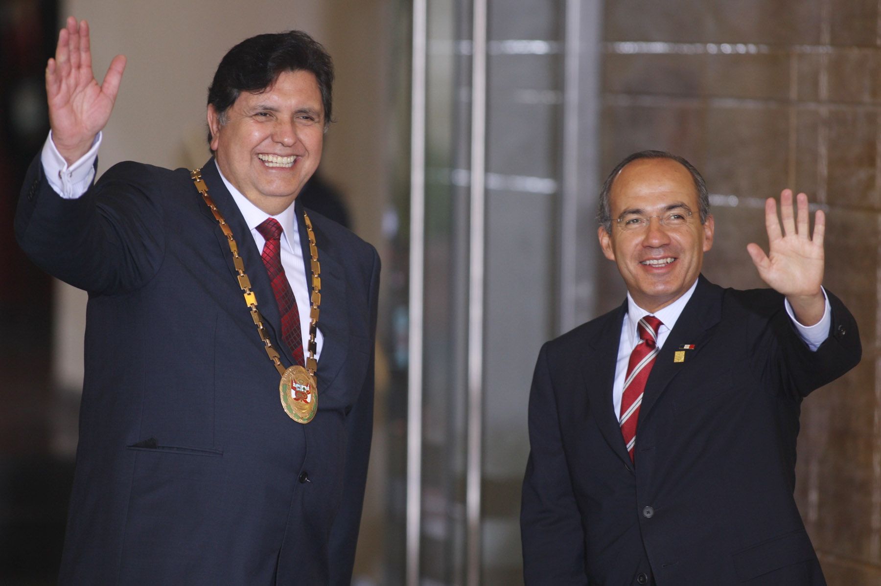 El presidente de la República, Alan García, recibe a su homólogo de México, Felipe Calderon, en las instalaciones del Museo de la Nación. Foto:ANDINA/Carlos Lezama