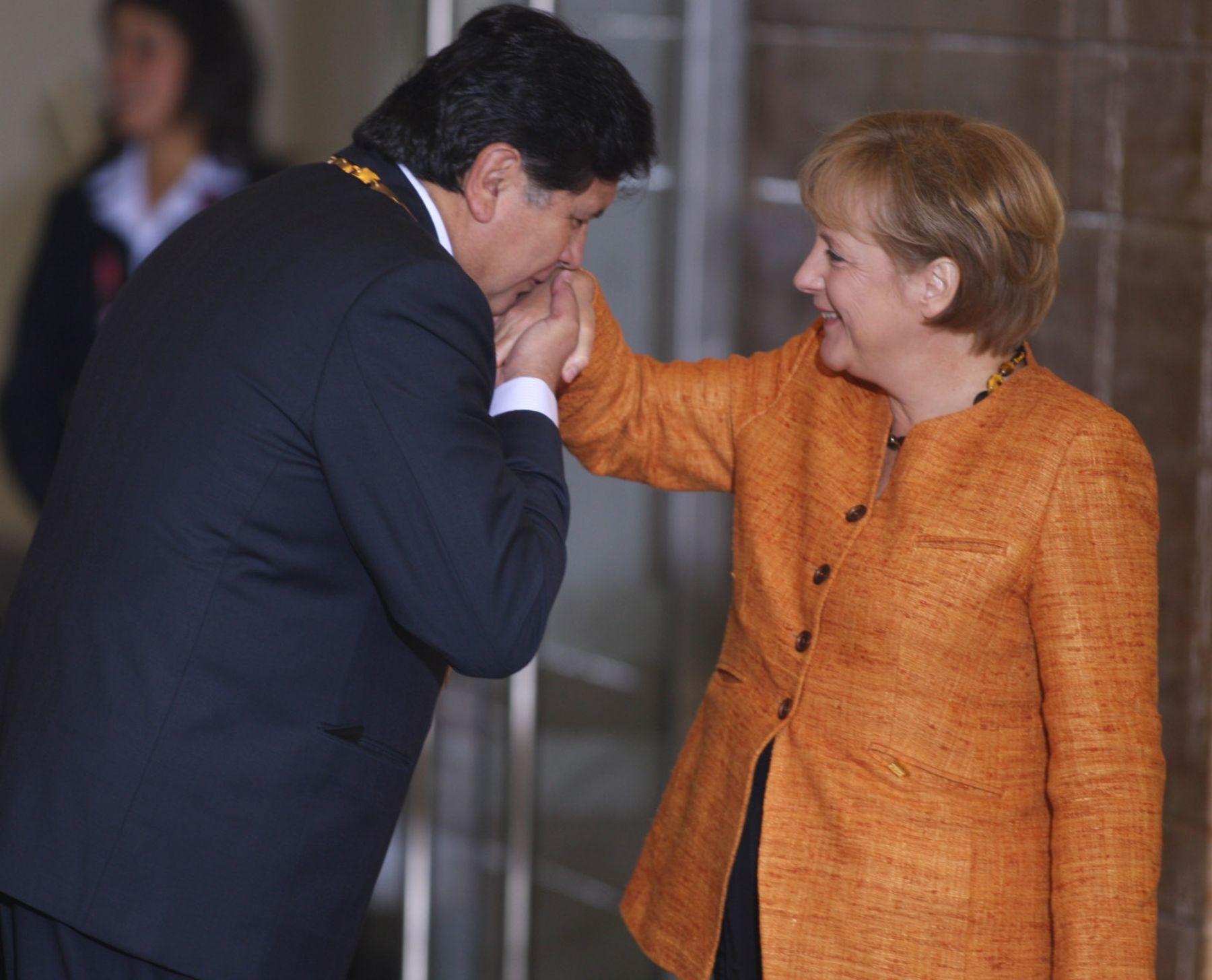 El presidente de la República, Alan García, recibe a la Canciller de Alemania, Angela Merkel en las instalaciones del Museo de la Nación. Foto:ANDINA/Carlos Lezama.