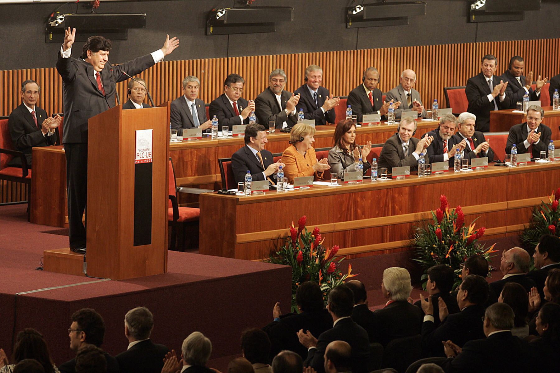 El presidente de la República, Alan García, durante su discurso de apertura de la V Cumbre ALC-UE. Foto:ANDINA/Juan Carlos Guzmán Negrini.