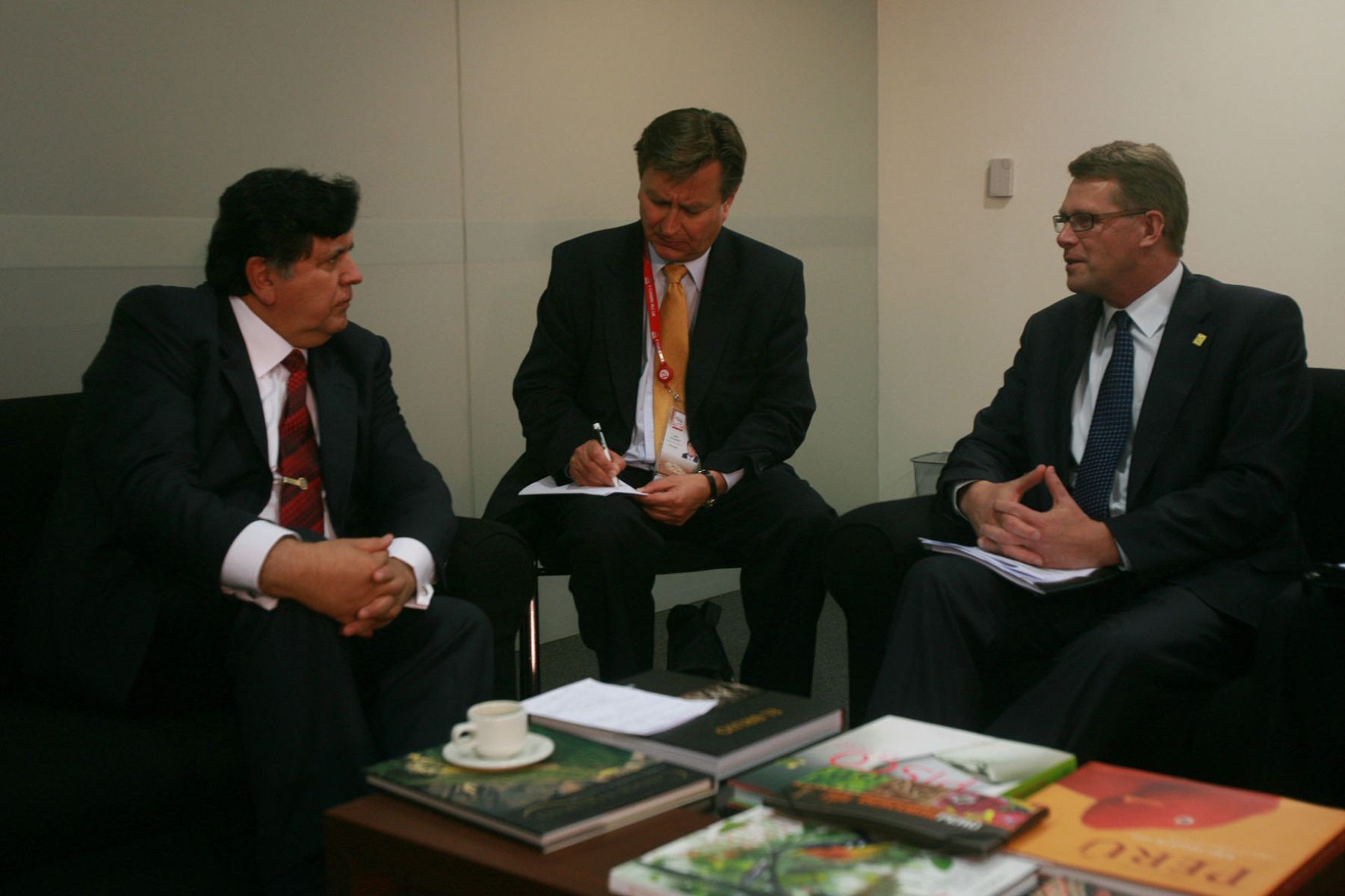 Encuentro bilateral del Presidente Alan García con el Primer Ministro de Finlandia, Matti Vanhanen.Foto:SEPRES/Oscar Farje Gomero.