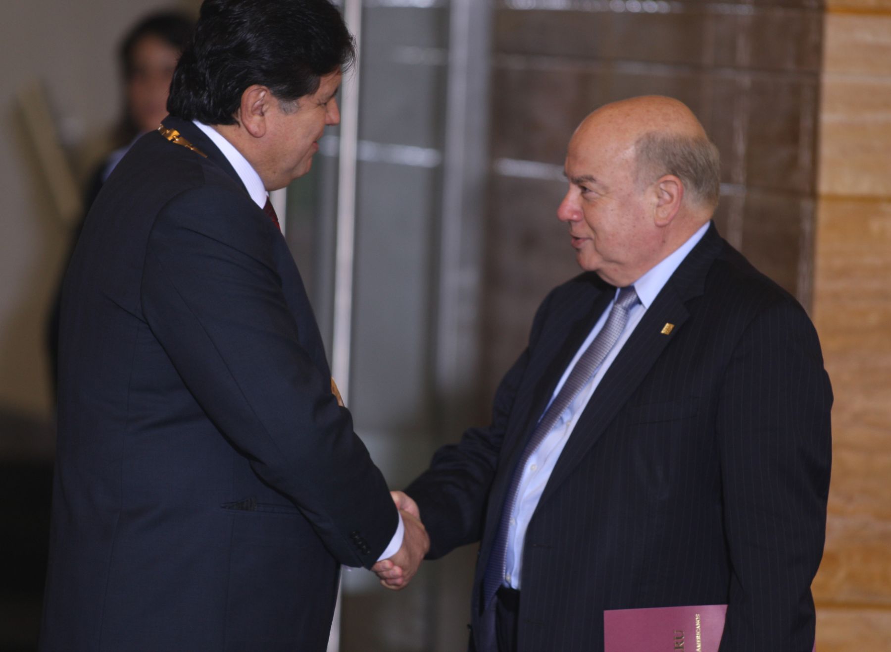 Secretario general de la OEA, Josè Miguel Insulza, saluda al presidente de la República, Alan Garcìa. Foto: ANDINA/ Carlos Lezama.