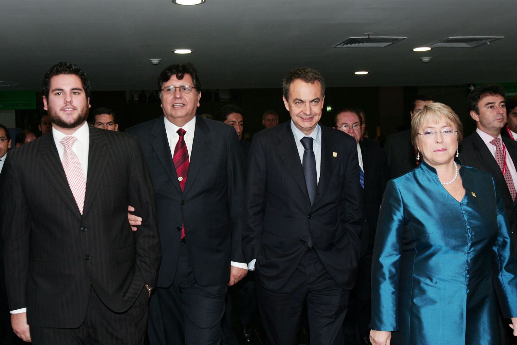 Presidente Alan Garcia, acompañado de Michele Bachelet, Presidenta de Chile, Jose Luis Rodriguez Zapatero, presidente de Gobierno de España; y su hijo Alan Raul Simon. Foto: ANDINA/ Dante Zegarra.