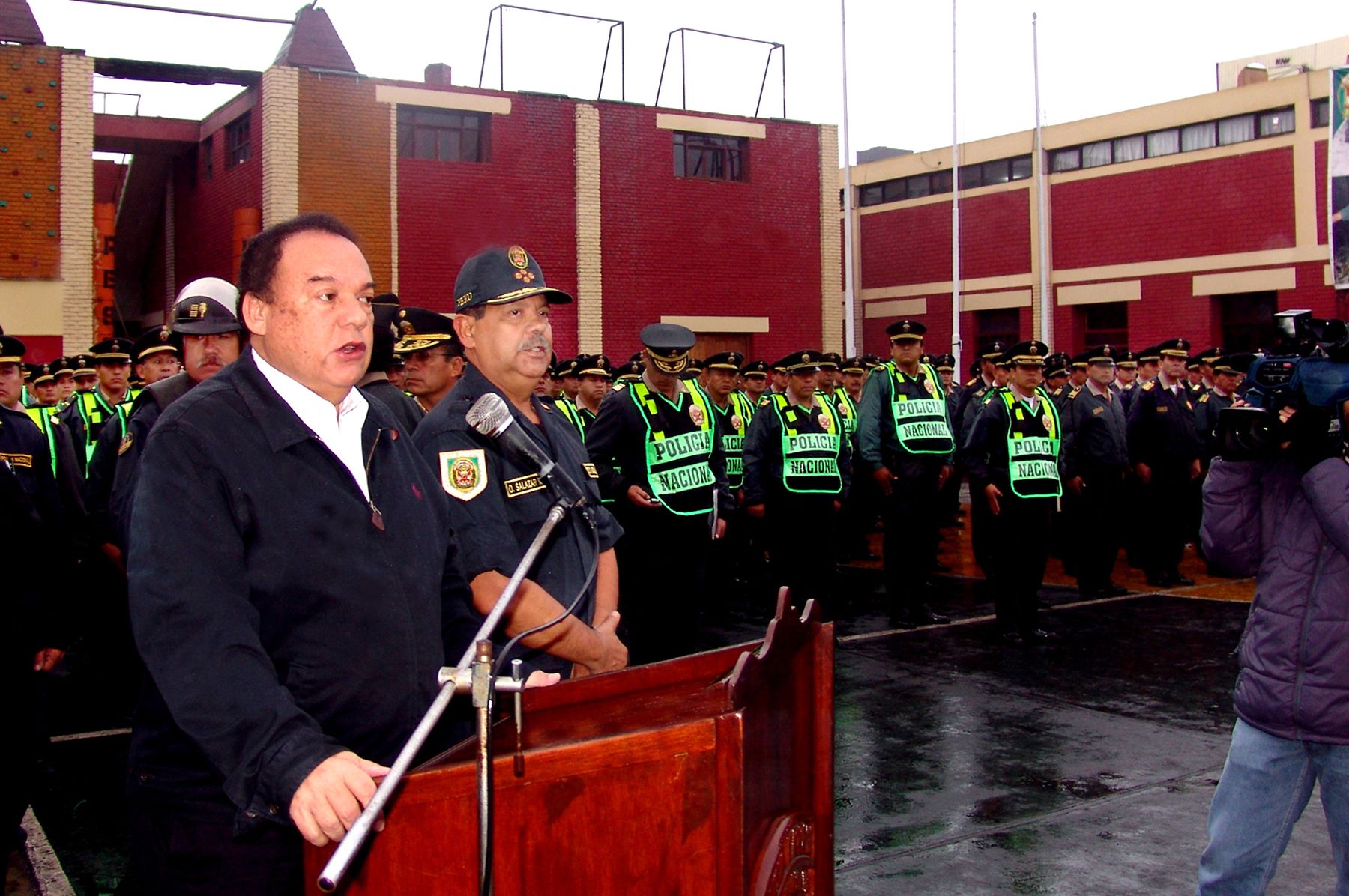 El ministro del Interior, Luis Alva Castro, presentó en Radio Patrulla, a 3,500 policías que refuerzan la  seguridad en Lima durante la Cumbre ALC-UE. Foto: ANDINA/ Mininter