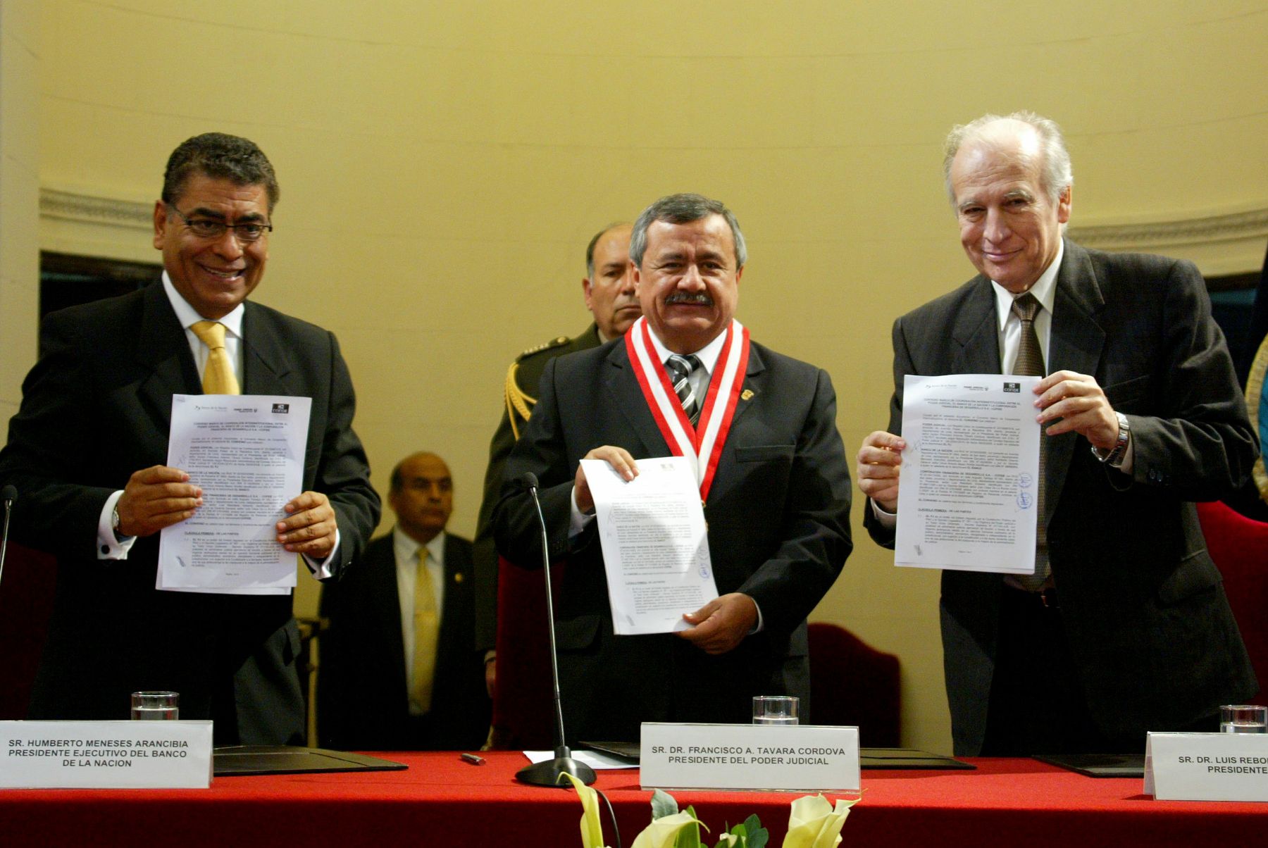 PJ firma convenio con Banco de la Nación y Cofide para que jueces ...