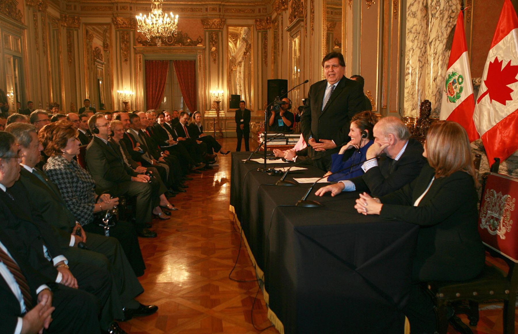 El Jefe de Estado, Alan García, preside suscripción del TLC con Canada:Foto:SEPRES/Oscar Farje Gomero