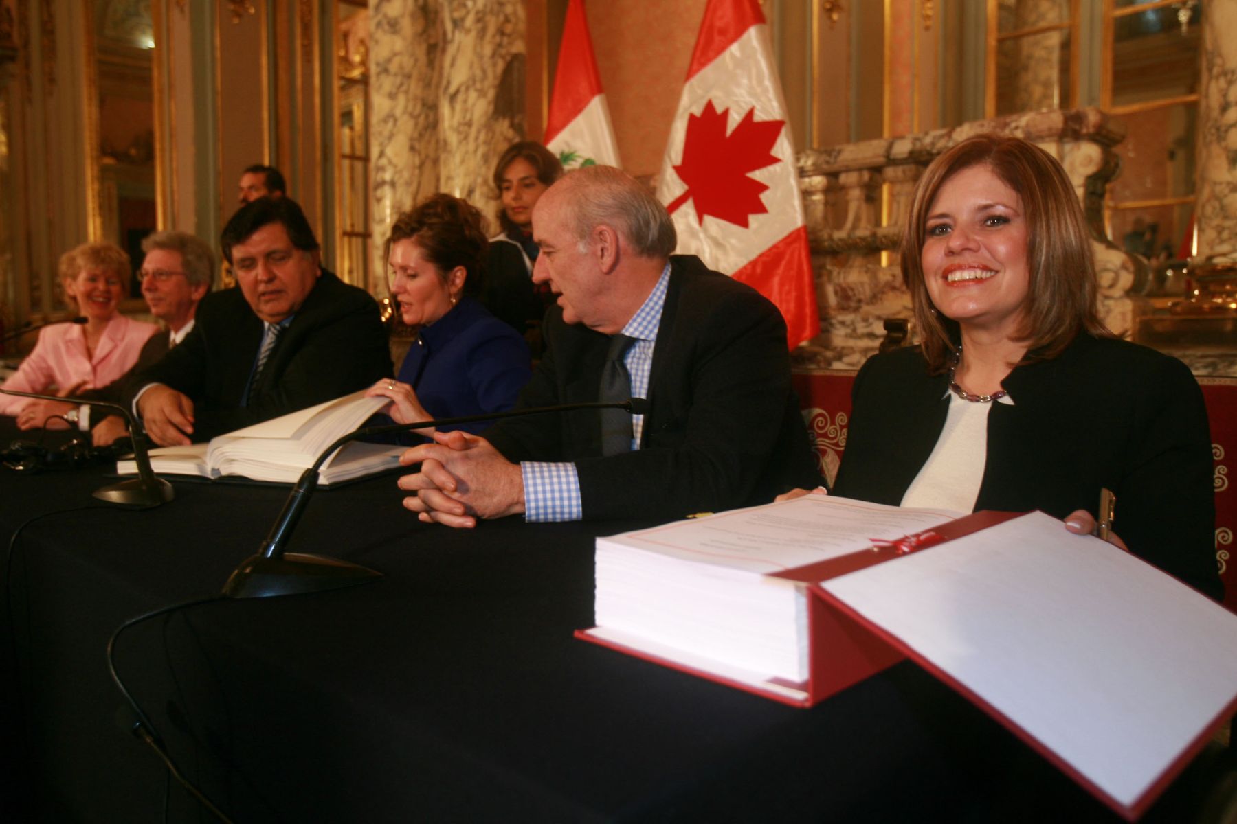 El Jefe de Estado, Alan García, preside suscripción del TLC con Canada:Foto:SEPRES/Oscar Farje Gomero