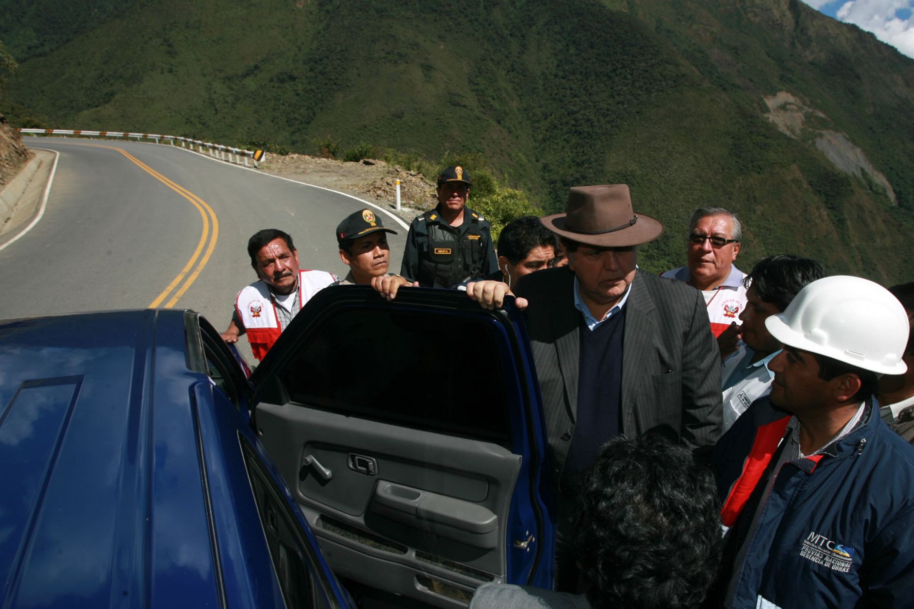 El Jefe de Estado, Alan García, llegó a Cusco para inspeccionar las obras del tramo Abra Málaga - Alfamayo, junto a la Ministra de Transoporte, Verónica Zavala. Foto :ANDINA/ Sepres/ Oscar Farje