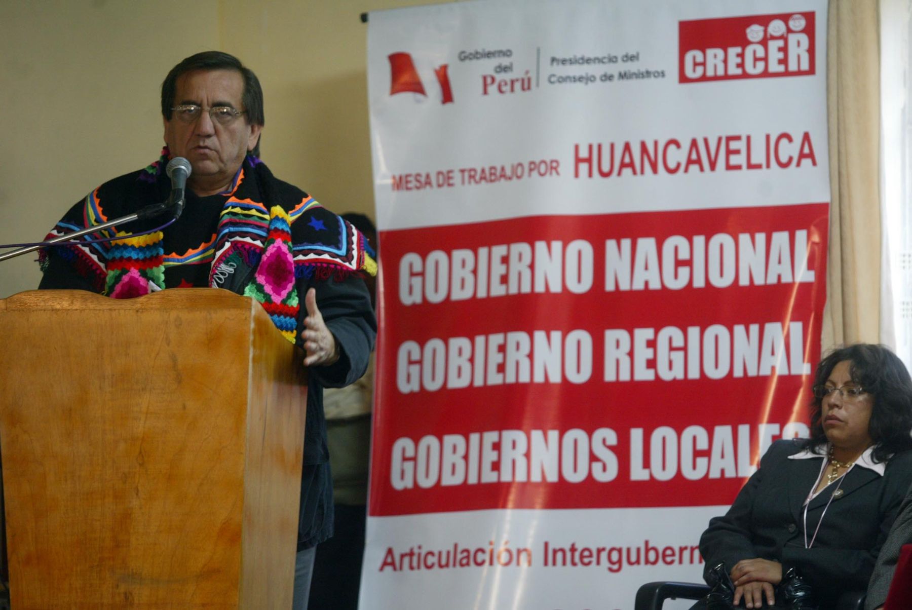 Titular de la PCM Jorge del Castillo, preside la mesa de trabajo por Huancavelica, en la capital de la región. Foto: ANDINA / Alberto Orbegoso
