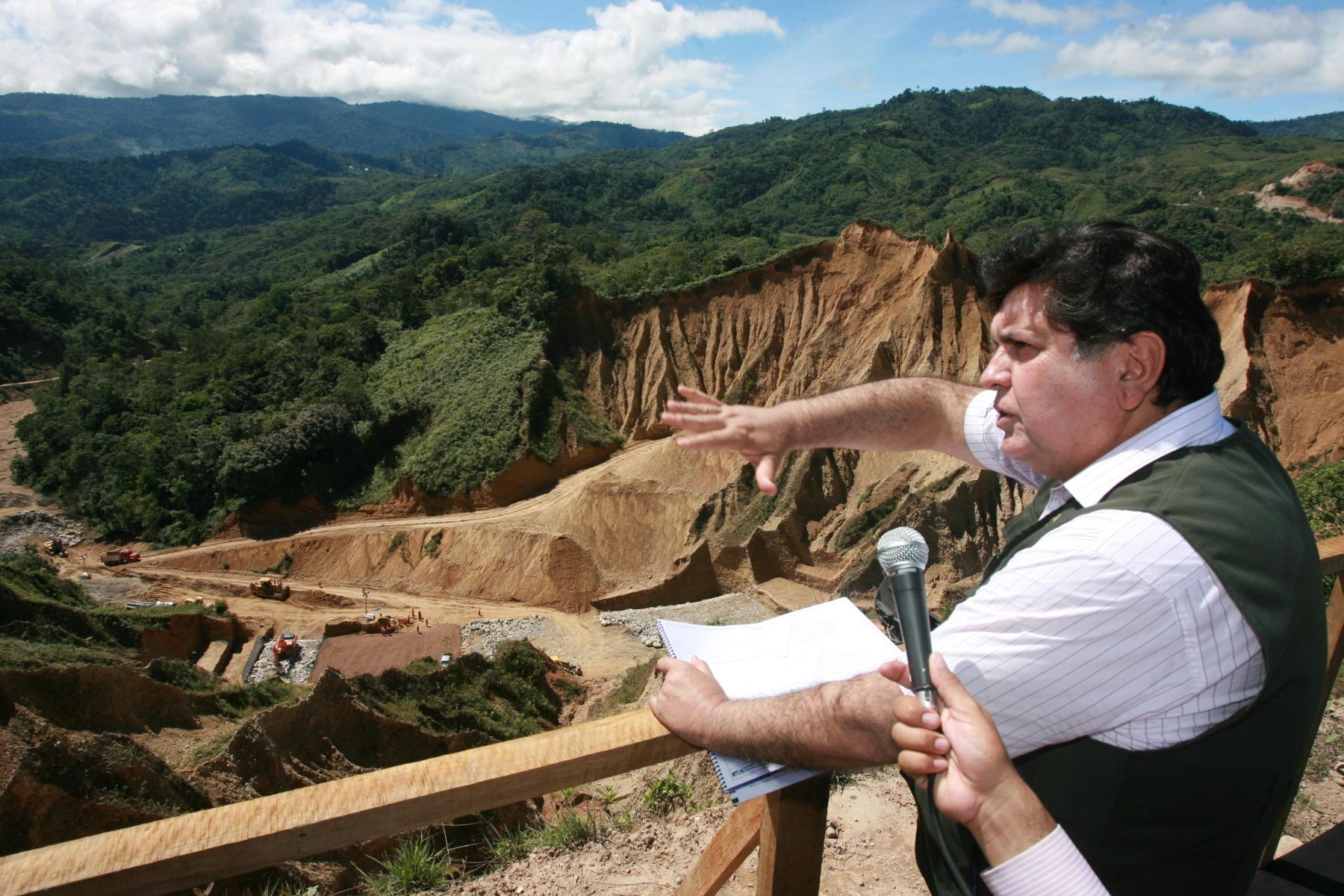 Presidente Alan García inspecciona las obras en el tajo "Las Vegas", ubicado en el caserío Las Vegas, región Huánuco. Foto:ANDINA/Sepres /Oscar Farje