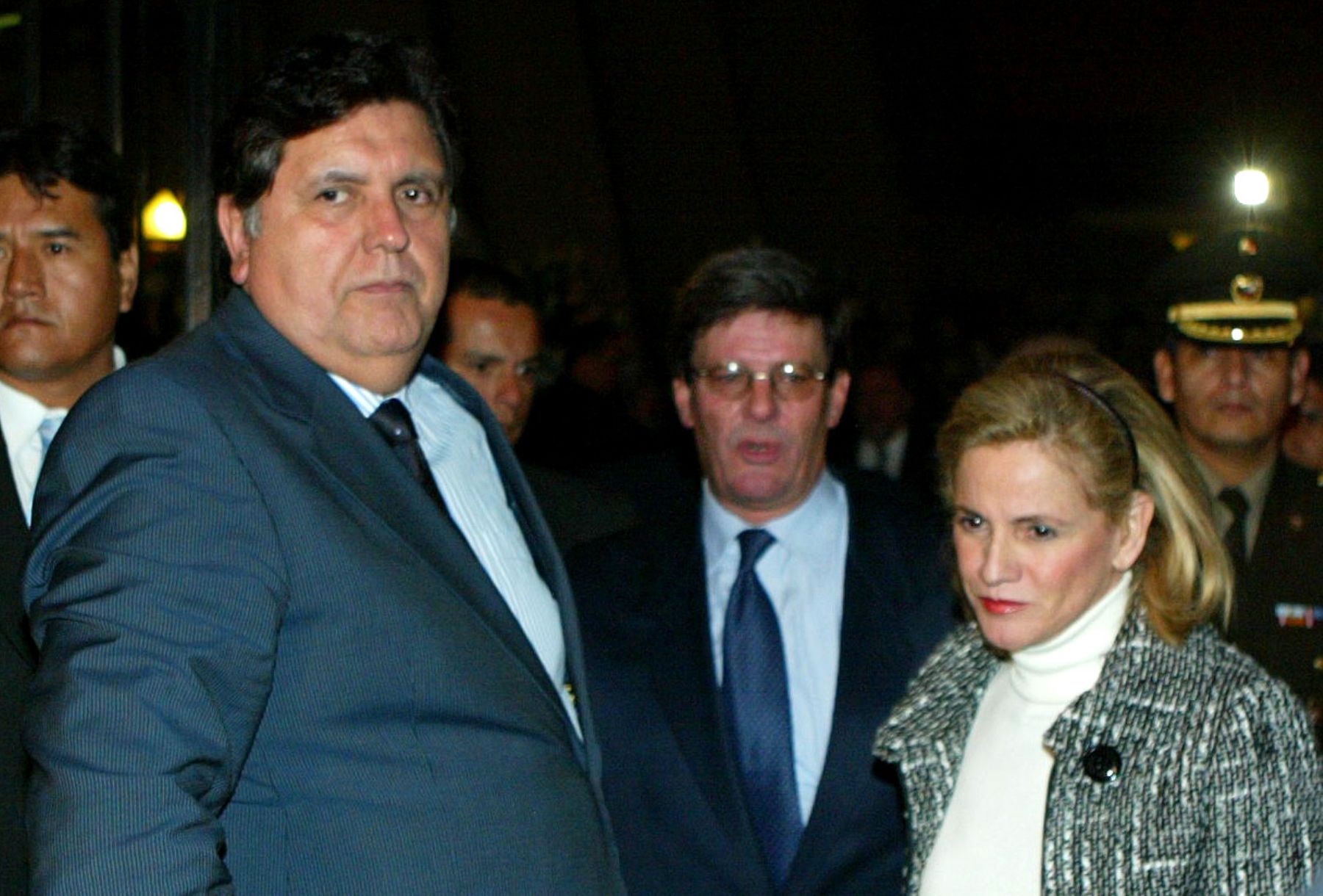 Presidente Alan Garcia, y su señora esposa Pilar Nores acompañan al Ministro Rafael Rey. Foto: ANDINA/Rubén Grández